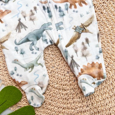  Macacão de Malha com Abertura em Zíper Dinossauros - Off White e Verde